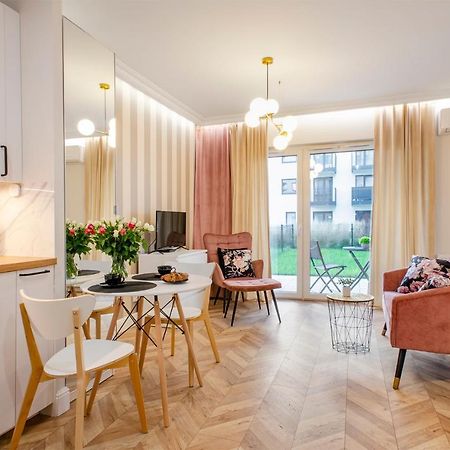 Sky Home- Rose Apartament -Manufaktura, Bezplatny Parking, Klima, Dostep Na Kod Lodz  Ngoại thất bức ảnh