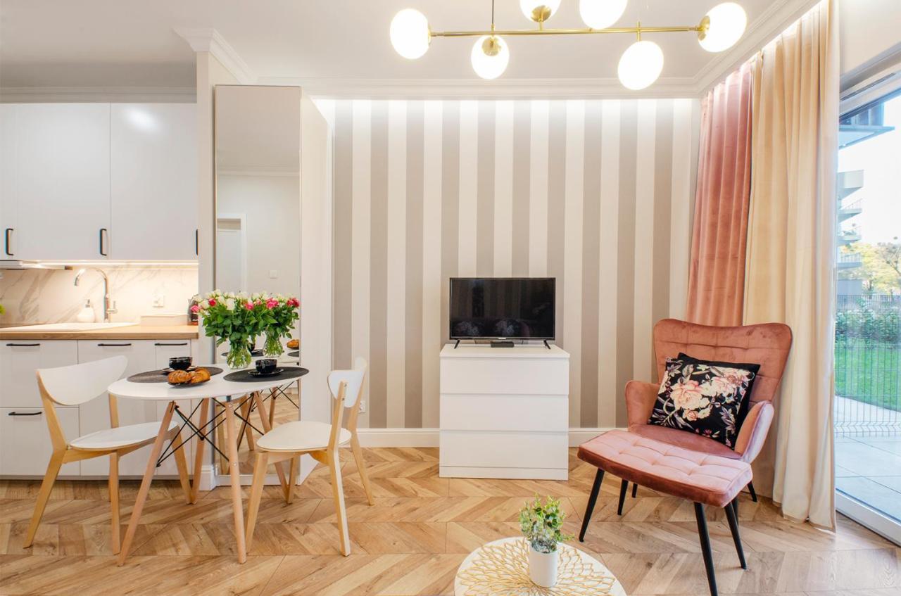 Sky Home- Rose Apartament -Manufaktura, Bezplatny Parking, Klima, Dostep Na Kod Lodz  Ngoại thất bức ảnh