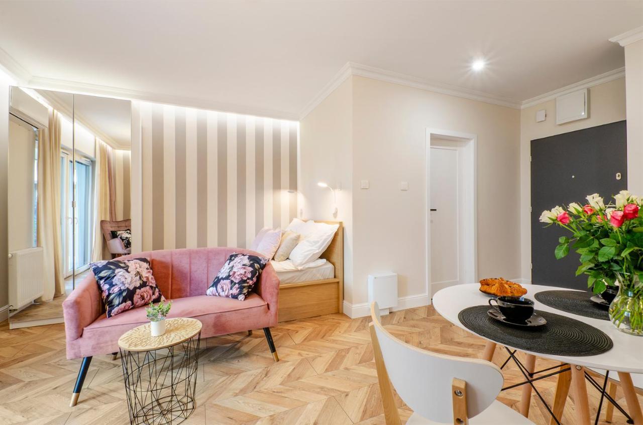 Sky Home- Rose Apartament -Manufaktura, Bezplatny Parking, Klima, Dostep Na Kod Lodz  Ngoại thất bức ảnh