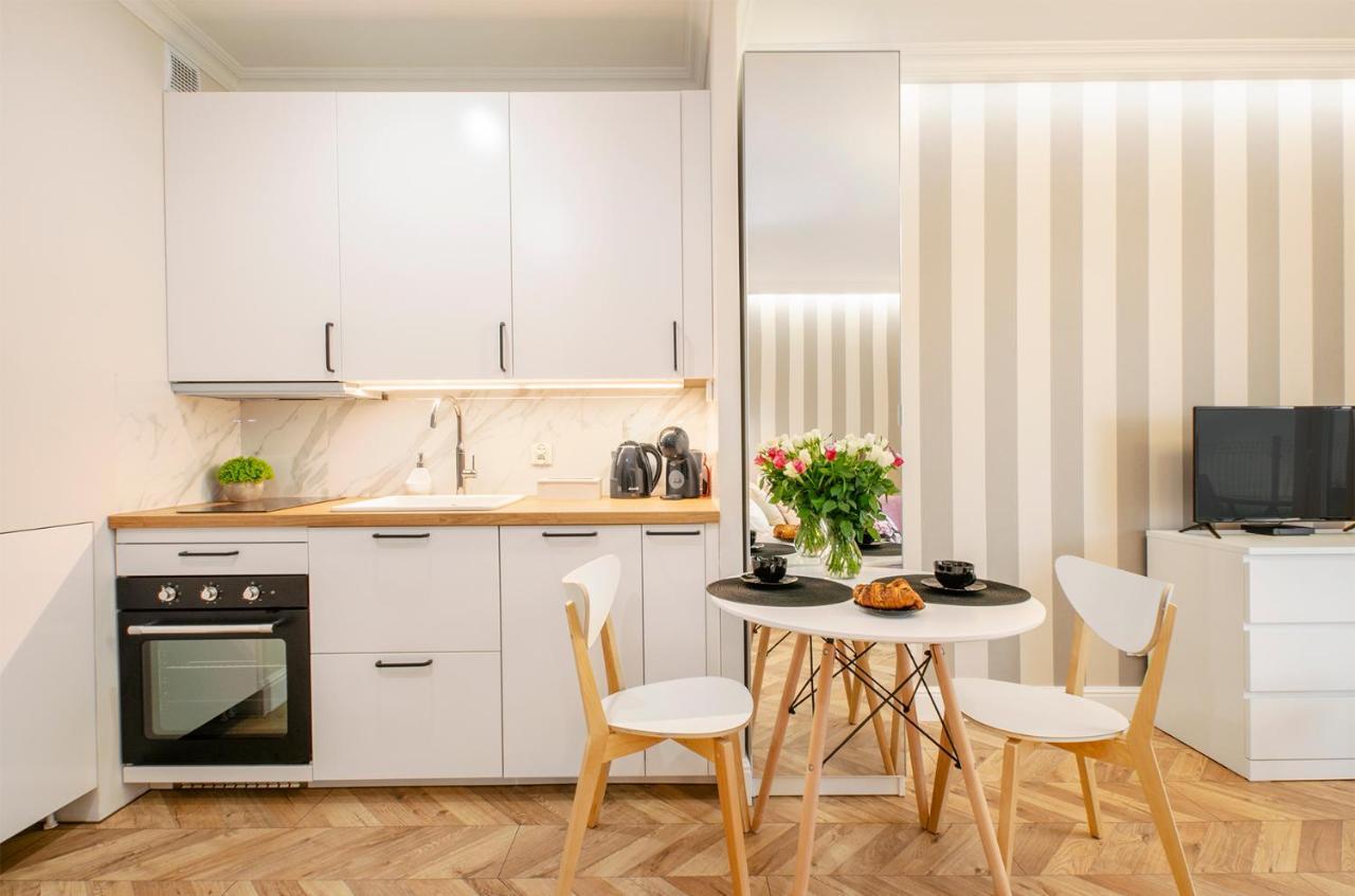 Sky Home- Rose Apartament -Manufaktura, Bezplatny Parking, Klima, Dostep Na Kod Lodz  Ngoại thất bức ảnh